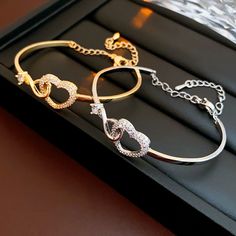 Name: Zircon love hollow bracelet Color: silver, rose gold, gold Material: copper, zircon Weight: 5.8 grams Product size: 5.8 cm Pendant size: 1.7*1.7 cm The main body length of this bracelet is 30.5 cm, and the length of the adjustable extension chain is 7.4 cm. Product care: Keep away from chemicals, avoid scratches, do not wear it in contact with water, do not wear it while sleeping, keep it sealed, do not put it with antioxidant paper Regarding color difference: Each picture is taken from the actual object. Due to various reasons such as computer monitor restoration, shooting background, light angle, etc., the color you see in the picture may have a slight color difference from the actual object. This is not a quality problem. Please refer to the actual object.  About after-sales: If y Bracelet Or, Promise Bracelet, Mothers Bracelet, Color Bracelet, Bracelet Love, Gold Armband, Wedding Jewelry Bracelets, Birthstone Bracelets, Simple Fashion