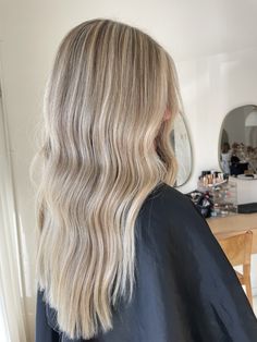 Blond Highlights On Brown Hair Ashy, Dimensional Bleach Blonde, Ashy Level 7 Blonde, Blonde Balayage On Natural Blonde, Blonde Hair Color For Fall, Low Lights In Blond Hair, Blonde On Blonde Balayage, Simple Blonde Highlights, Hair Color Ideas Straight Hair