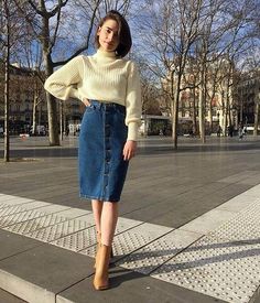 Midi Jeans Skirt, Denim Shorts Outfit, Denim Skirt Outfits, Casual Day Outfits, Quick Outfits, Outfit Jeans, Modest Fashion Outfits, Mode Inspo, Jeans Rock