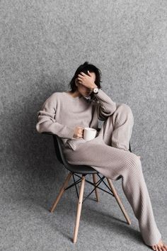 neverlaandss Minimal Chic, A Chair, Look Cool, Look Fashion, A Coffee, Minimalist Fashion