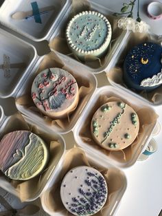 Six small aesthetic cakes Small Cakes Ideas Minis Aesthetic, Personal Cakes Mini Aesthetic, Cake Mini Aesthetic, Mini Cake Aesthetic, Tiny Cakes Aesthetic, Bento Cake Design Aesthetic, Aesthetic Bento Cake Design, Tiny Cake