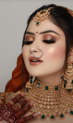 Latest Bridal Makeup Indian, Indian Wedding Makeup Bridal Looks, Model Expressions, Pizza Omelette, Eye Makeup Guide, Ad Jewellery, Latest Bridal Lehenga Designs