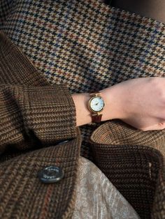 Vintage watch & tweed #womensstyle #womensclothing #womenfashion #vintagestyle Tweed Aesthetic, Bagpipe Music, Autumn Jacket, Vintage Autumn, Vintage Women, Fall Jackets, Outlander, Vintage Watches, Women's Style