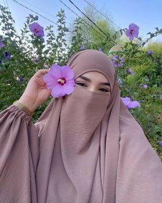 Niqab Aesthetic, Girls Veiled, Hijab Look, Bff Photoshoot Poses, Best Poses For Pictures