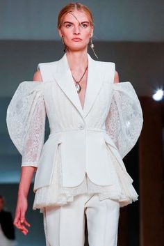 Alexander Mcqueen Ready To Wear, Detail Couture, Summer Attire, Live Fashion, Lovely Clothes, Fashion 2020, Colourful Outfits, White Fashion, Event Dresses