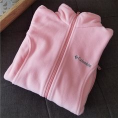 A Columbia Full Zip Fleece Jacket In A Beautiful Pink Color. This Was A Christmas Gift That Fits Slightly Big On Me. I Am Petite, And Prefer Fitted Pieces. Brand New; No Tags. Smoke Free And Pet Free Home. #Columbia #Pink #Fleece #Athleisure #Athletic #Winter #Hiking #Adventure Pink Zip Up, Columbia Fleece Jacket Outfit, Pink Carhartt Jacket, Colombia Jacket, Fleece Jacket Outfit, Pink Carhartt, Pink Fleece Jacket, Pink Winter Coat, September Fashion