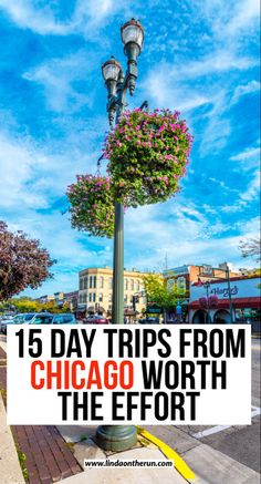 Beautiful small Midwest town with flowering hanging basket in vintage downtown. Highland Park Chicago, Date Ideas Chicago, Chicago Day Trip, Day Trips From Chicago, Cool Cities, Chicago Summer