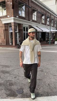 Europe Style Men, Men European Outfit, Paris Outfits Men Fall, Mens Fashion Long Torso, Men’s Parisian Fashion, Paris Outfits Spring Men, Gen Z Men Outfit, French Men Street Style, Melbourne Mens Fashion