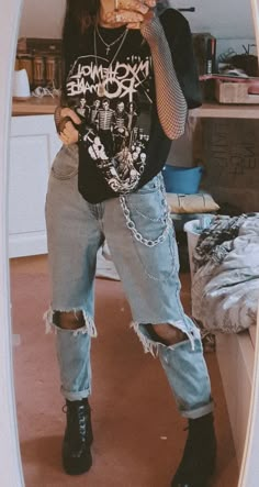 Owl City Concert Outfit, Outfit Ideas Egirl, Anime Grunge Outfit, Edgy Rocker Outfits, Oversized Punk Outfit, Black Grunge Clothes, Female Techwear Aesthetic, Indie Aesthetic Outfits For School, Light Alternative Fashion