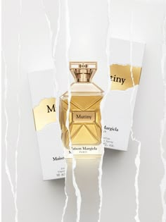 Martin Margiela : zoom sur la nouvelle eau Mutiny par John Galliano Fragrance Ad, Floral Perfume, Holiday Fragrance, Feminine Fragrance, 카드 디자인, Media Design Graphics, Design Rules, Illustration Fashion Design