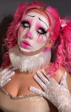 Clown Makeup Inspo Easy, Killer Clown Costume Ideas, Ice Cream Clown Makeup, Feminine Clown Costume, Cake Clown Makeup, Chic Clown Makeup, Peirot Clown, Cute Scary Clown Costume, Crazy Makeup Looks Halloween