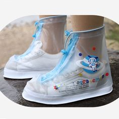 Mom's friendly shoe cover Under The Rain, Shoe Cover, Children Shoes, Shoe Covers, Rain Cover, Out And About, The Rain, Put On, Different Styles