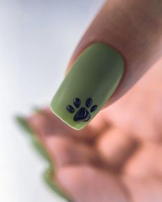 Nail Ideas Paw Print, Cat Paws Nail Art, Paw Print On Nails, Puppy Paw Nails, Pet Nail Art, Animal Nail Designs Easy, Dog Paws Nails, Cat Paw Nails Design, Cat Paw Print Nails