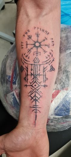 Vikings Tattoo on Hand Nordic Shoulder Tattoo, Horns Of Odin Tattoo, Gungnir Tattoo, Horns Of Odin, Loki Tattoo