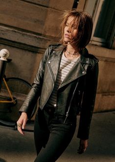 Woman Leather Jacket, Fabric Reference, Royal Romance, Women Looks, Black Leather Moto Jacket, Brown Moto Jacket, Night Street, Black Leather Biker Jacket, Jeanne Damas