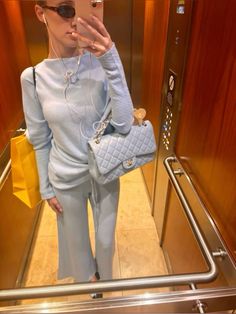 Light Blue Bag Outfit, Blue Bag Outfit, Paris Trip Outfits, Friends Clothing, Fashionista Outfits, Dubai Style, Classy Winter Outfits, Bag Outfit, Set Outfits