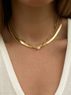 gold necklaces Chain Necklace Outfit, Dainty Jewelry Necklace, Slider Necklace, Necklace Outfit, Chain Choker Necklace, Gold Accessories, Minimalist Jewelry