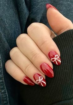 Xmas Nails Mistletoe, Gel Nail Inspo Christmas, Nail Inspiration December, Red Subtle Christmas Nails, Red Hair Christmas Aesthetic, Nails For The Holidays Seasons, Red Christmas Nails Aesthetic, Christmas Now Nails, Nails Winter Inspiration