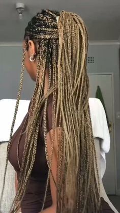 #halfuphalfdownhair #halfuphalfdown #braidedhairstyle #braids #braidingstyles #knotlessboxbraids #knotless #blondhair #blonde #ombre #ombrehaircolor #aesthetic #blackgirl #blackgirlhair #trendingbraids #trending #fashion Blonde Balayage Braids Black Women, Braids With Light Brown Highlights, Blonde Box Braids On Black Hair, Honey Blonde Hair Box Braids, Caramel Knotless Braids, Highlights Braids Black Women, Dark Blonde Box Braids, Highlight Goddess Braids, Black Blonde Ombre Braids