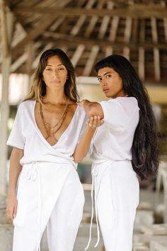 Finally fashionable everyday clothing for the natural woman. Stock up on your white kundalini yoga clothing. Shop for your vacation resort wear. Find and discover clothing for your next yoga retreat. Perfect for your photoshoot to amplify your social media presence. Clothing for kundalini yoga.