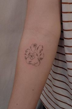 Dog Paw Print Tattoo Dog Paw Tattoos For Women, Dog Paw Tattoos, Paw Print Tattoos, Paw Tattoos, Women With Flowers, Tatoo Dog, Tattoos For Dog Lovers