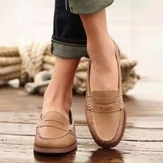 Style: Fashion, Stylish Item: Loafer Upper Material: PU Toe: Round Toe Closure Type: Slip on Heels: Flats Vintage Slip, Vintage Slips, Slip On Loafers, Mode Design, Casual Date, Retro Women, Penny Loafer, Comfortable Flats, Vintage Casual