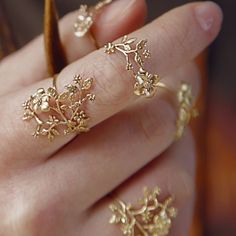 Pretty Jewelry Necklaces, Leaf Jewelry, Fancy Jewelry, Floral Jewellery, Hand Jewelry, Fantasy Jewelry, Gold Jewellery Design