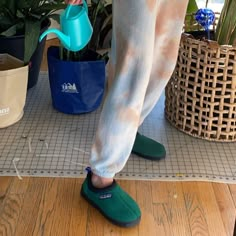 North Face Mules Outfit, North Face Mules, Mules Outfit, Staple Shoes, Masc Outfits, Surfer Girl Style, Girl Inspiration, Comfy Fits