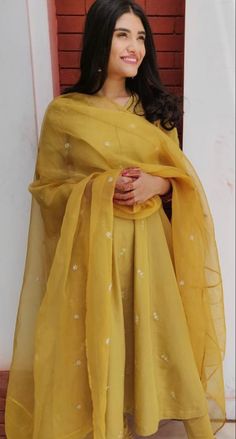 Anarkali Dress Simple Classy, Simple Churidar, Anarkali Dress Simple, Pakistani Velvet Dresses, Party Wear Kurta, Silk Churidar, Kalamkari Dresses, Yellow Party, Indian Designer Suits