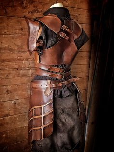 Viking Leather Armor, Armor For Women, Dnd Clothing, Leather Breastplate, Faire Outfit, Leather Cosplay, Larp Ideas, Arte Viking, Fantasy Things