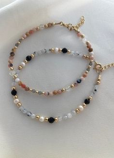 Classy Beaded Jewelry, Gemstone Beaded Jewelry, Hippie Bracelets Diy, Simple Bead Bracelet, Jewellery Making Ideas, Cristal Bracelet, Inexpensive Jewelry, Diy Bracelet Designs