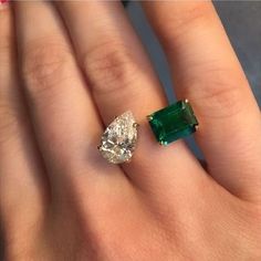 Emerald Ring Ideas, Emerald Ring Aesthetic, Diamond And Emerald Ring, Jemma Wynne, Gold Ring Engagement, Swarovski Ring