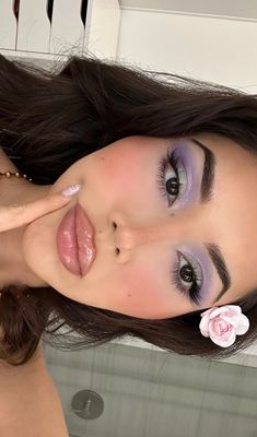 Fun Eyeshadow Looks Easy, Artsy Makeup Look, Lilac Makeup, Bold Eyeshadow, 20 Makeup, Floral Makeup, Barbie Makeup