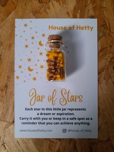 This miniature jar is packed full of gold stars handmade from polymer clay. The A6 display card features the following words as standard: Jar of Stars Each star in this little jar represents a dream or aspiration. Carry it with you or keep in a safe spot as a reminder that you can achieve anything. Not keen on this wording? Choose the 'custom text' option and write your own in the personalisation section. This would make a lovely gift for any loved one.Check out my other items: https://www.house Star Themed Gifts Ideas, Wish Jars Ideas, Crafts With Small Glass Jars, Little Jars Ideas, Small Jars Ideas, Mini Jar Ideas, Mini Jar Crafts, Tiny Jar Crafts, Star Gift Ideas