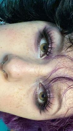 Manic Pixie Makeup, Cute Makeup Looks Purple, Purple Grunge Eyeshadow, Blue Makeup Eyeliner, Makeup Looks Cool Tones, Purple Makeup Alternative, Prom Makeup For Grey Eyes, Purple Makeup For Green Eyes, Black Glittery Eye Makeup