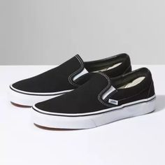 The Canvas Classic Slip-on has a low profile, slip-on canvas upper with elastic side accents, Vans flag label, and Vans original Waffle Outsole. Vans Slip On Black, Street Style Vintage, Tenis Vans, Sneaker Outfits, Vans Original, Dr Shoes, Shoes Vans, Legging Outfits, Black Vans