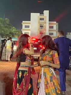 Navratri Snap, Navratri Pics, Garba Poses, Navratri Poses, Navratri Pictures, Garba Night, Garba Outfit, Group Picture Poses