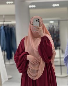 Curvy Winter Outfits, Khimar Style, Muslim Outfits Casual, Charli D'amelio Aesthetic, Stylish Women Fashion, Dress Design Sketches, Muslim Outfits, Muslim Dress