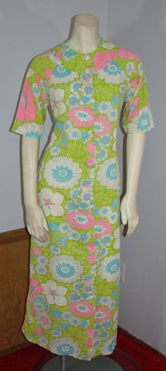 Vintage 70s Gaymode Long lightweight robe M 38 by TheScarletMonkey Floral Pajamas, Full Length Gowns, House Dress, 60s Fashion, Pink Floral, Pink Blue