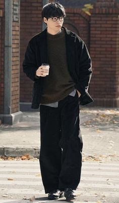 Japanese Male Fashion Casual, Japanese Mens Fashion Winter, Sweater Outfits Streetwear, Winter Outfits Japan Men, Mens Nyc Winter Outfits, Mens Asian Streetwear, Japanese Mens Fashion Formal, Minimal Men Outfit, Japanese Fall Fashion Men