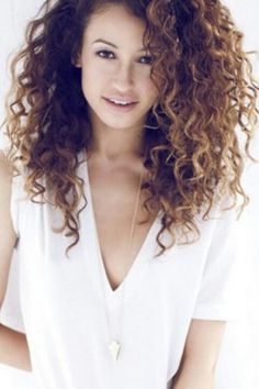 Want curly hair like this Long Curly Haircuts, Layered Curly Hair, Curly Hair Inspiration, Curly Girl, Long Curly, Great Hair, Big Hair