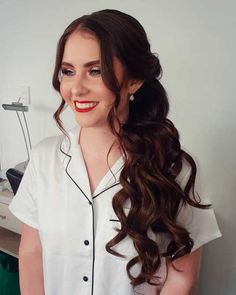 Formal Hairstyles To The Side, Bridesmaid Hairstyles Off To The Side, Low Side Ponytail Wedding Hair, Side Pony Prom Hair, Bridal Hair Side Ponytail, One Side Down Hairstyle, Prom Hairstyles Side Ponytail, Side Ponytail Bridesmaid Hair, Wedding Ponytail Hairstyles Brunette