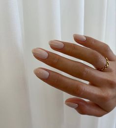 Milky White Natural Nails, Simple Elegant Wedding Nails, Oval Neutral Nails, Gel Nails Neutral, Gel Nails Oval, Neutral Wedding Nails, Minimal Manicure, Paznokcie Hello Kitty, Manicured Nails