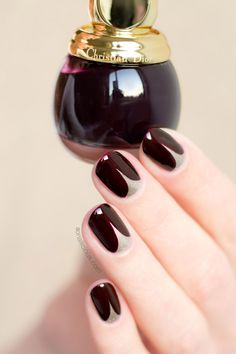 Elegant nail art for short nails || Party Nails Red And Gold Nails, Chic Nail Designs, New Years Nail Designs, Elegant Nail Art, Elegant Nail Designs, Easy Nails, Black Nail Polish, Super Nails, Thanksgiving Nails