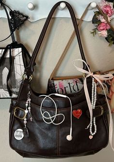 Twilight Dr, Inside My Bag, What In My Bag, Jane Birkin, Bags Aesthetic, Pretty Bags, In My Bag, Essential Bag