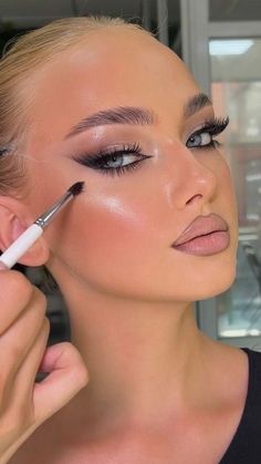 Cool Tone Makeup Looks, Dinner Makeup, Teknik Makeup, Doing Makeup, Hair 101