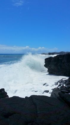 waves crashing on the rocks near the ocean