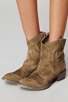 Low Heel Slip On Boots Cheap Ankle Boots, Flat Heel Boots, Low Heel Boots, Winter Fashion Boots, Slouchy Boots, Spring Boots, Vintage Flats, Winter Ankle Boots