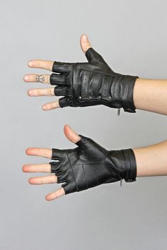 Join the revolution with this soft and comfortable pair of leather gloves! Unisex 100% leather Brass stud detail Zipper/snap closure Ethically handcrafted Made exclusively for Five and Diamond Fingerless Gloves Reference, Steam Trunk, Fingerless Leather Gloves, Gloves Black, Estilo Punk, Fantasy Clothing, Character Outfits, Leather Gloves, Look Cool