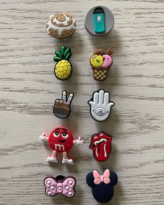 Crocs With Charms, Suit Hat, White Room Decor, Friendship Bracelets With Beads, Croc Charms, Amazing Life Hacks, Bag Dress, Rolling Stones, Bead Charms